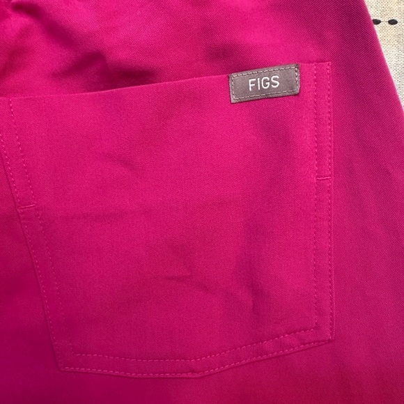 Figs NWT Raspberry Zamora jogger scrub pants - Picture 6 of 13